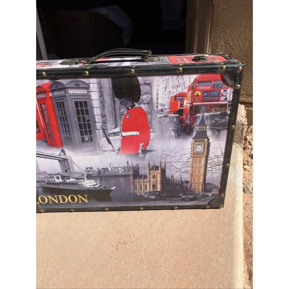 Rare London England Themed Hard Luggage Case 18.5”x5.5”x13” Iconic Scenes Design